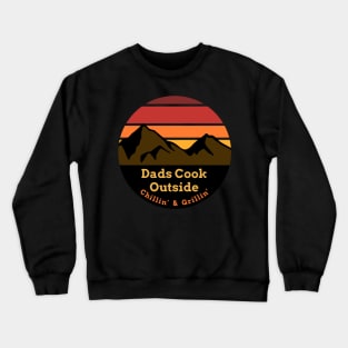 Dads Cook Outside - Chillin & grillin Crewneck Sweatshirt